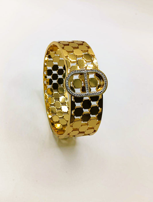 Aureum Luxe Belt-Style Gold Bangle – Modern Statement Bracelet