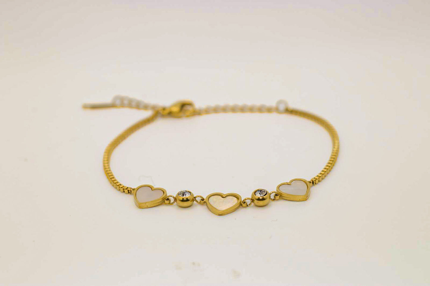 HeartGlow Pearl Charm Bracelet – Gold Plated Mother-of-Pearl Hearts